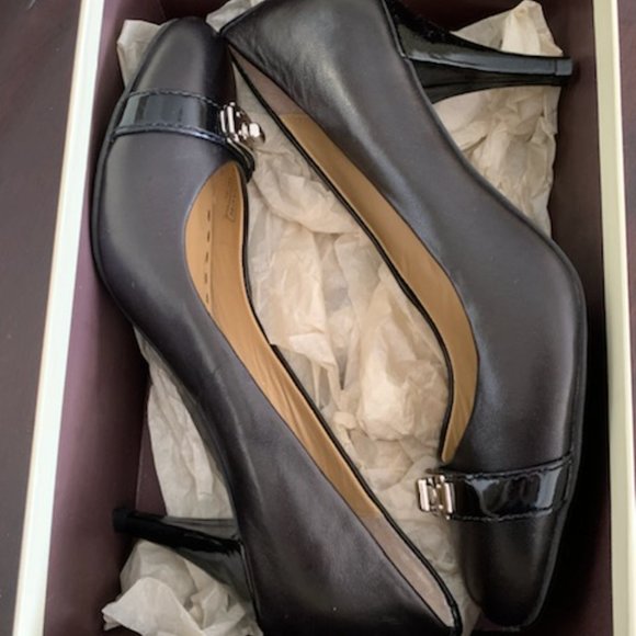 Coach Wanda Pump 7.5 - Picture 2 of 5